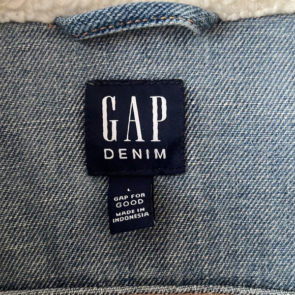 Gap Denim Jacket with Teddy Fur Lining - Picture 2 of 3